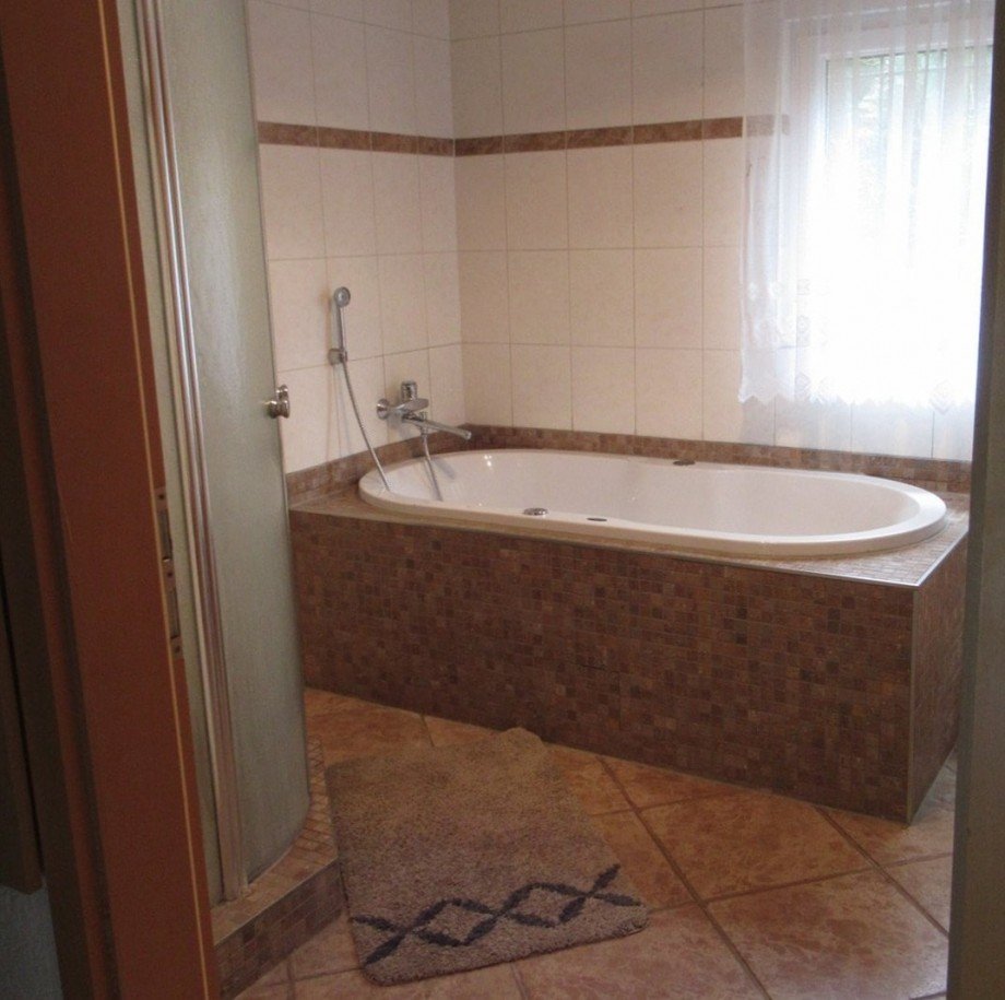 Bad mit Wanne Haus 2 Einfamilienhaus Cottbus