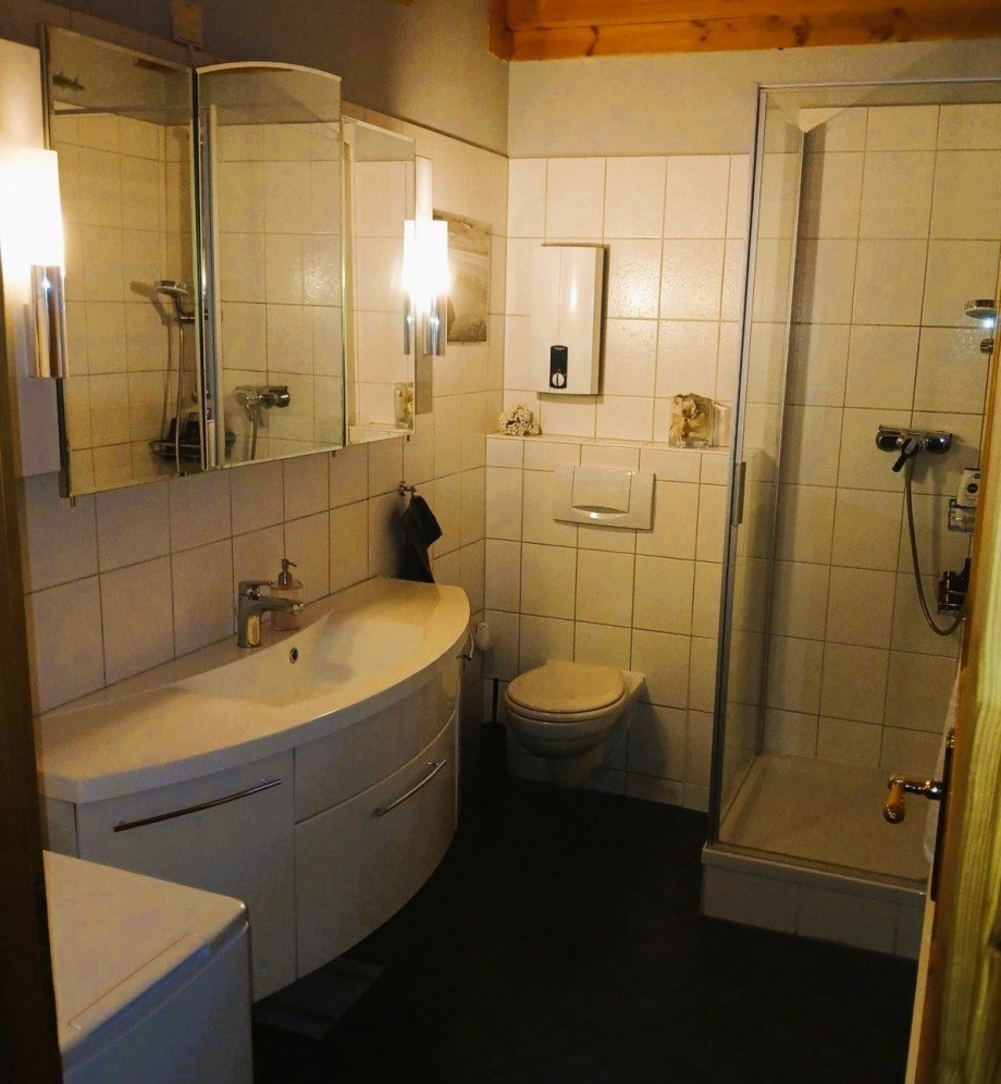 G�ste-WC mit Dusche Einfamilienhaus Teichland