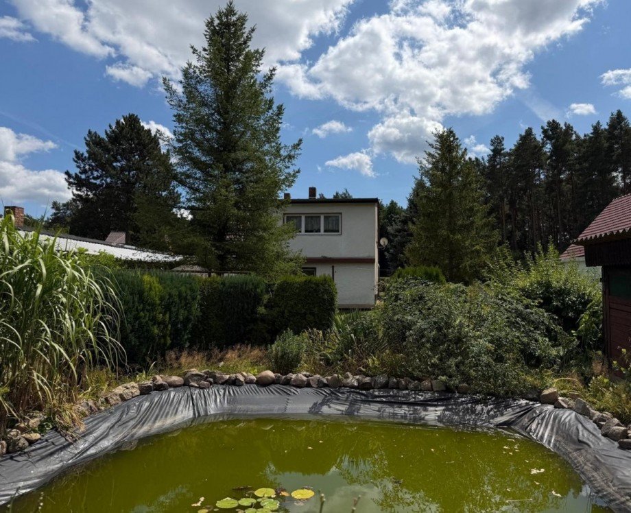hinterer Grundst�cksbereich mit Teich Einfamilienhaus Krauschwitz