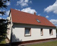 Hauptbild Einfamilienhaus mit grünem Grundstück!
