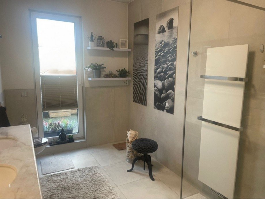 Gro�es Fenster im Bad Dachgeschosswohnung Cottbus
