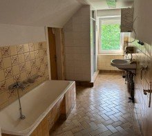Bad im OG mit Wanne Familienfreundliches Haus in l�ndlicher Idylle