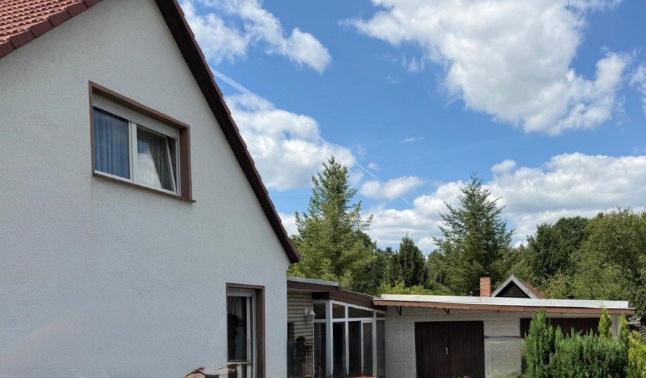 Eingangsbereich mit Blick auf den Wintergarten Einfamilienhaus Krauschwitz