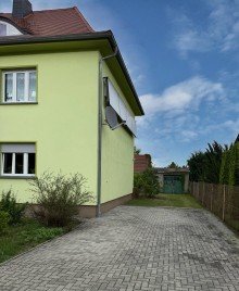 Einfahrt Vermietetes Zweifamilienhaus!