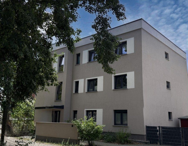 Eingangsbereich Cottbus Dachgeschosswohnung Vierraum-Wohnung mit eigenem Hausgarten und zwei Stellpl�tzen